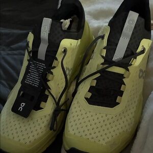 On Running Men's yellow  and Black Athletic Shoes size 8.5